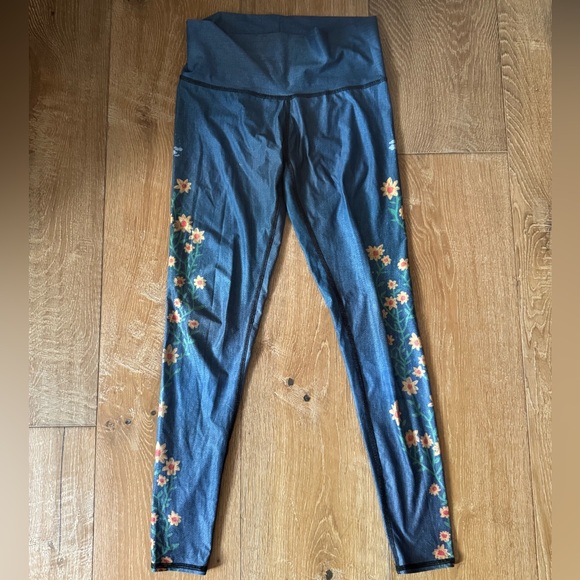 Teeki Leggings and Flares Bundle - all size medium (post 2/2) - Picture 2 of 16